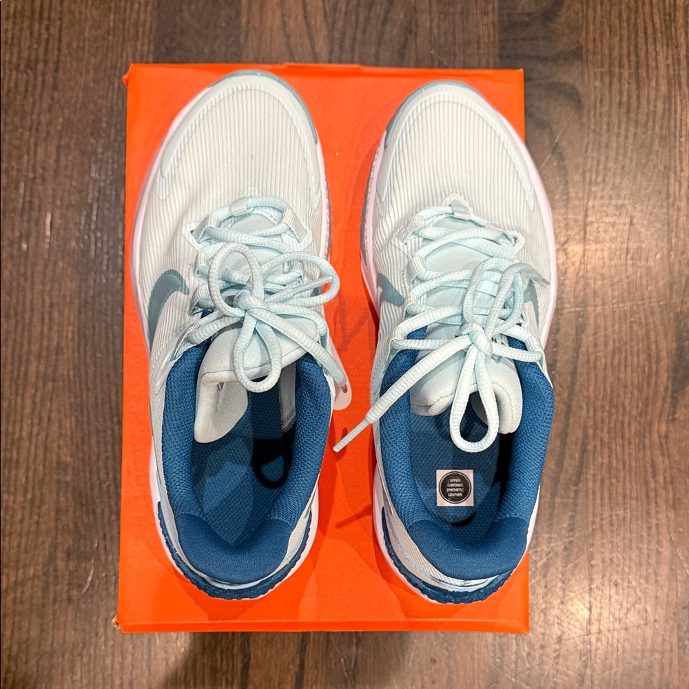 Nike Kids Star Runner 4NN (GS) Sneakers in Light Blue and White kids size 5Y